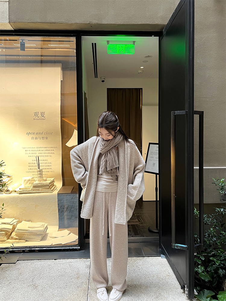 100% Wool Women's Winter Drawstring Straight-Leg Knit Pants - Image 3