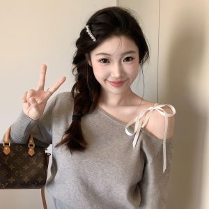Arrival Early Autumn Solid Color Off-Shoulder Bow Tie Waist-Slimming One-Shoulder Knit Top Light Gray Women